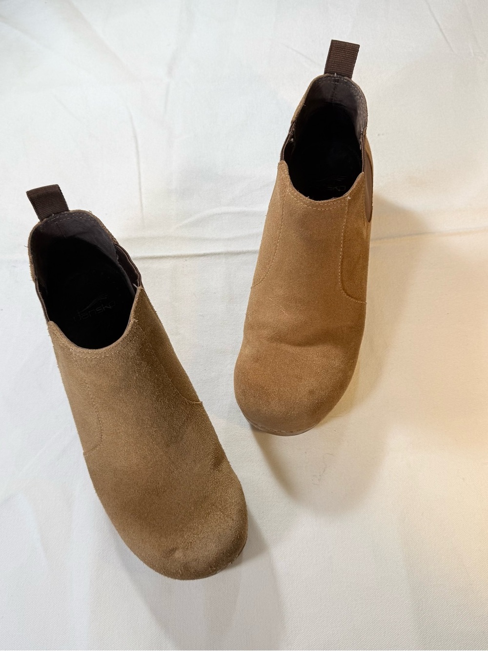 Dansko Tan Suede Platform Chelsea Ankle Boots (EU 39 / US 8.5–9)
